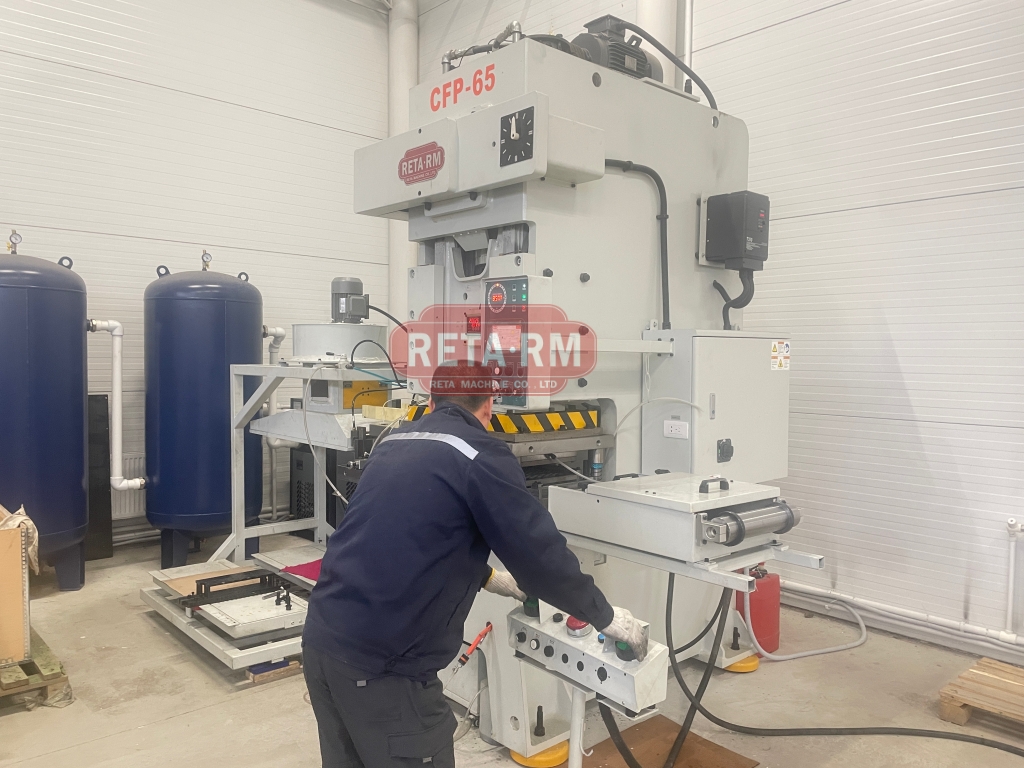 fin stamping machine in Russia.JPG